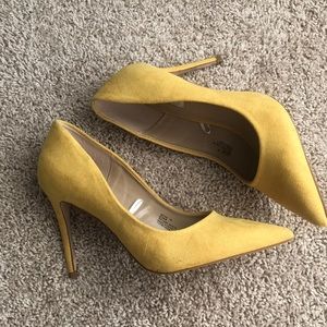 Primark bright yellow sueded-type summer heel